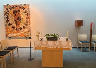 Kapelle mit Altar und Mosaik
